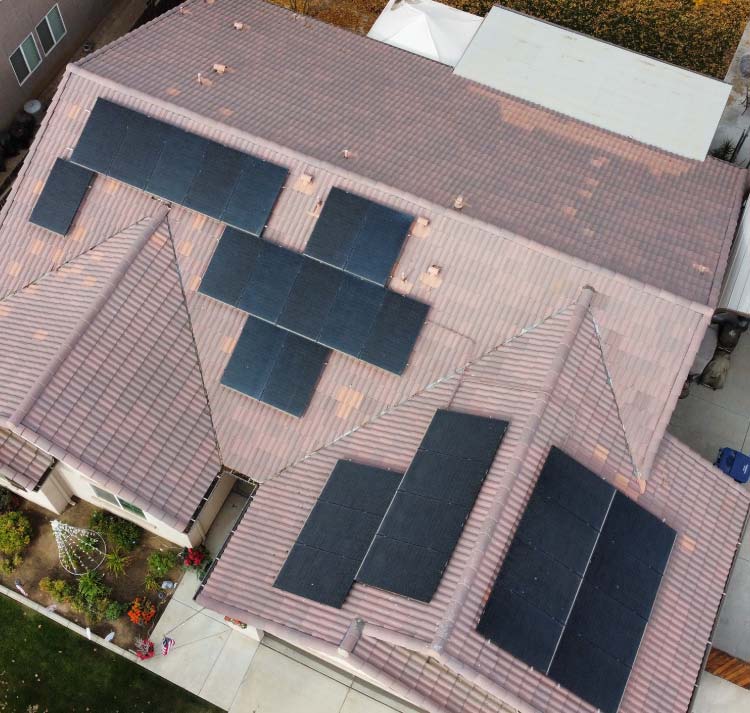 house with off grid solar panel system in bakersfield california